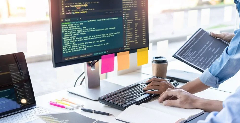 Soluciones Web Personalizadas: Aplicaciones Robustas y Escalables